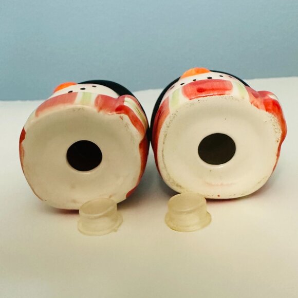 Snowman Ceramic Set Of Christmas Holiday Salt And Pepper Shakers - Picture 5 of 9